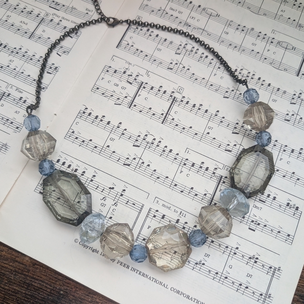 Vintage-Inspired Beaded Necklace - Picture 3 of 8